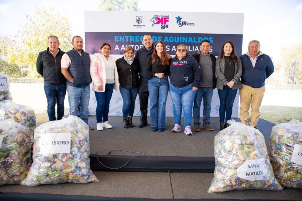 Gina Sánchez y Roberto Cabrera entregan bolsas de aguinaldo a Delegaciones y Subdelegaciones municipales