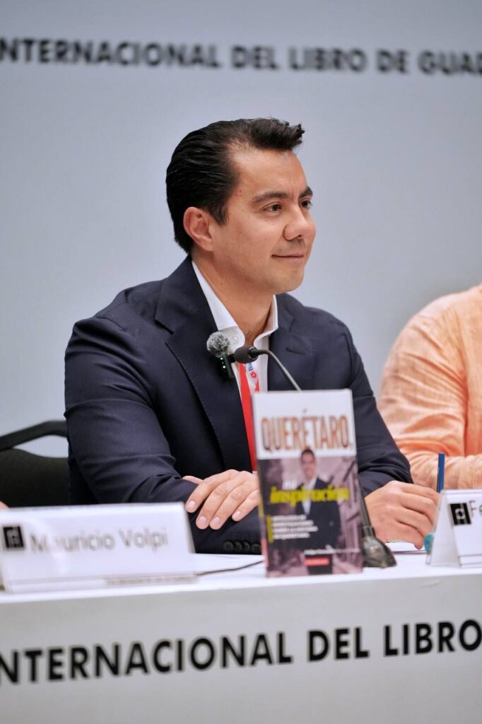 Presenta Felifer Macías el libro “Querétaro, mi inspiración” en la FIL de Guadalajara 2025