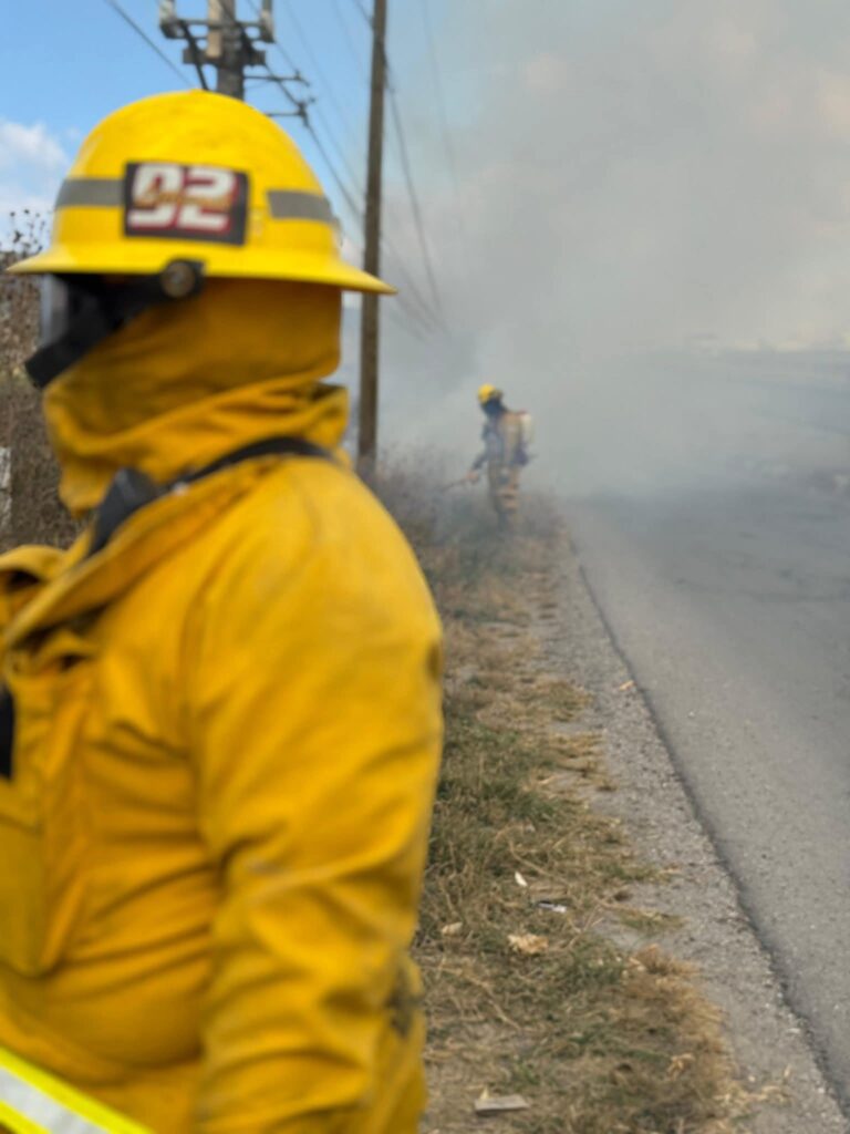 Incendio de pastizal genera movilización en la carretera 120