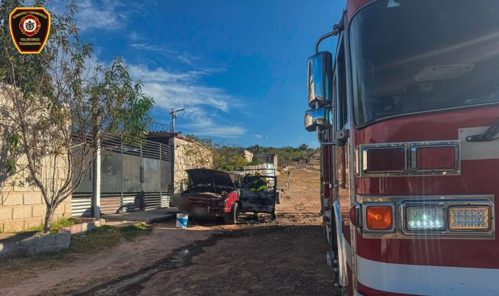 Incendio vehicular en Fuentenzuelas