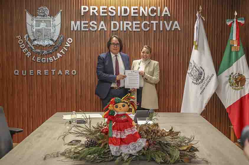 Ginna Guzmán recibe al Fiscal en el Congreso