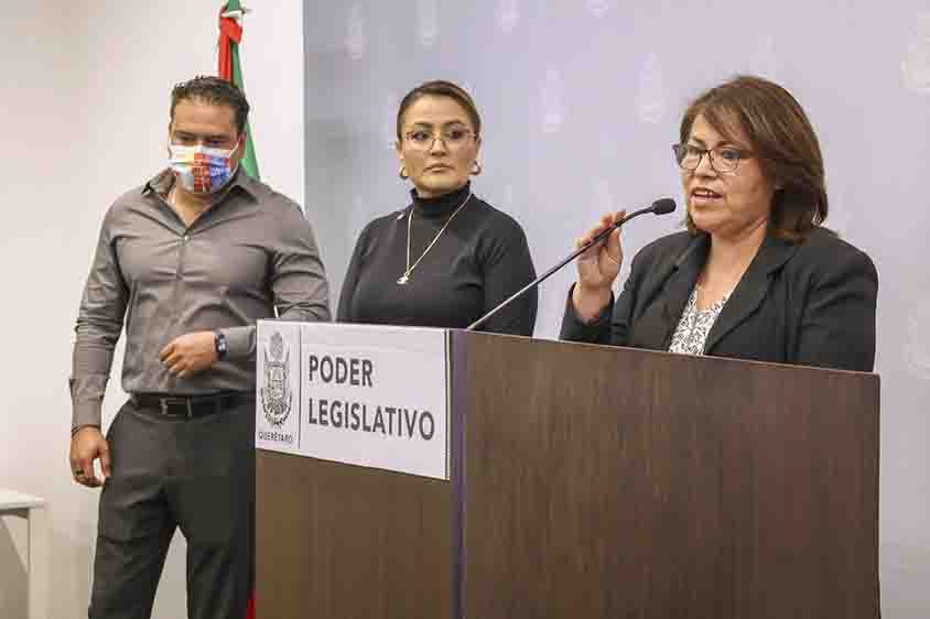 La coordinadora de la Fracción Legislativa del Partido del Trabajo (PT) en la LXI Legislatura del estado, diputada Claudia Díaz Gayou, acompañada de la diputada Rosalba Vázquez Munguía; del diputado Eric Silva Hernández; y de la dirigente del Comité Ejecutivo Estatal del Partido Movimiento de Regeneración Nacional (MORENA), Gisela Sánchez de León; presentó inconsistencias respecto a la propuesta de la iniciativa de Ley de Ingresos para el Ejercicio Fiscal 2026 del municipio de San Juan del Río.
