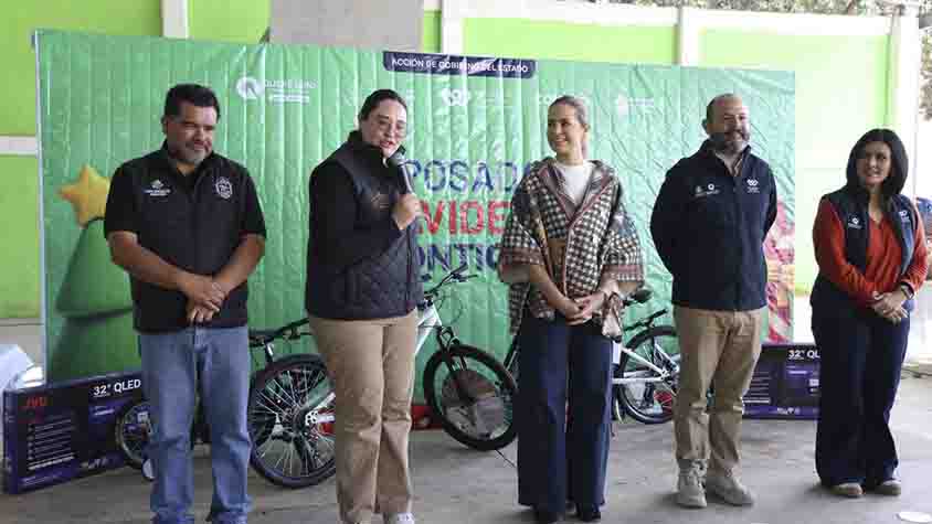 La presidenta del Patronato del Sistema Estatal DIF, Car Herrera de Kuri, encabezó la tradicional posada navideña que se llevó a cabo en la comunidad Santa Ana del municipio de San Joaquín, ahí confirmó que esta celebración se organiza en nueve ayuntamientos de la entidad en coordinación con los Sistemas DIF Municipales.