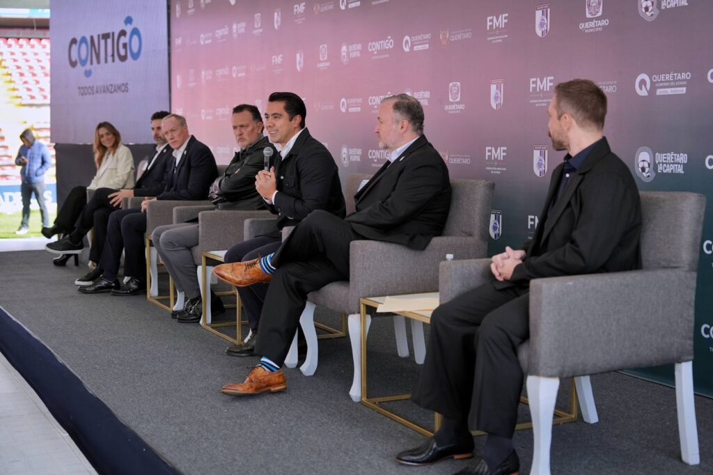 Asiste Felifer Macías a la presentación del partido entre la Selecciones de México e Islandia Asiste Felifer Macías a la presentación del partido entre la Selecciones de México e Islandia