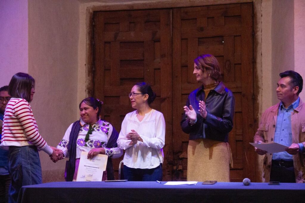 Entrega titular de la SECULT recursos del PACMyC 2025