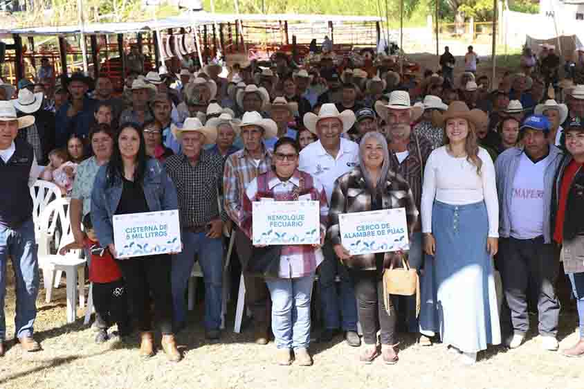 Reciben productores apoyos con valor de 13 mdp en Landa de Matamoros