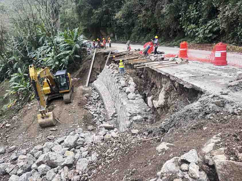 Trabaja CEI para restablecer caminos en la Sierra y el Semidesierto