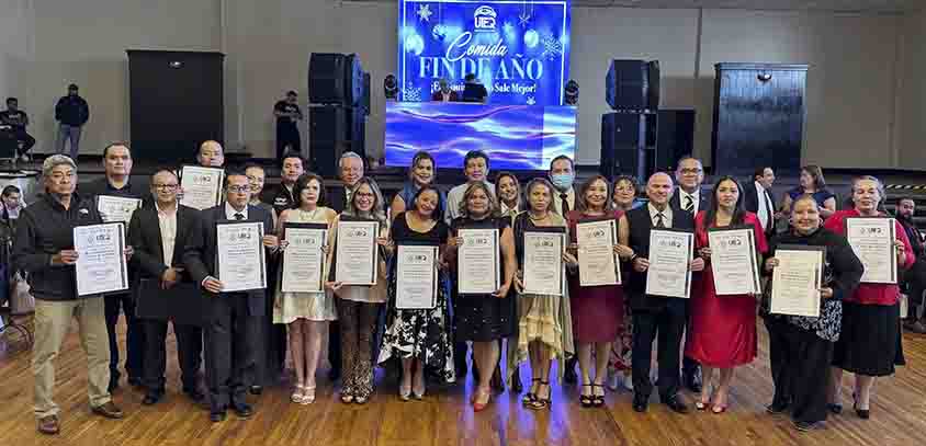 Entrega UTEQ reconocimientos a personal por años de servicio
