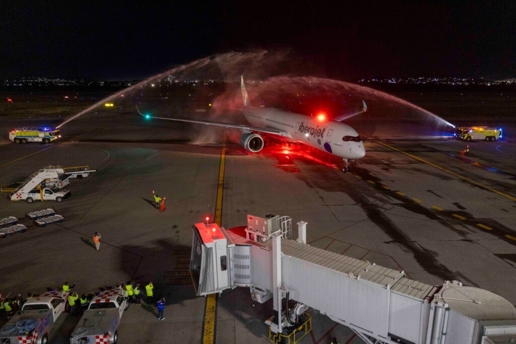 Llega primer vuelo de la ruta Querétaro - Madrid