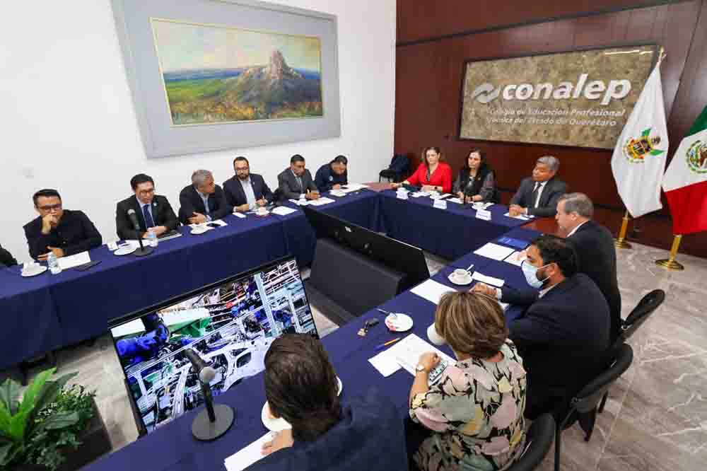 Destaca SEDEQ disminución de abandono escolar en bachilleratos