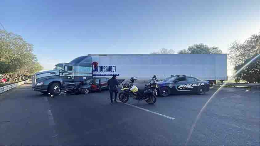 Choque paraliza la carretera estatal 210