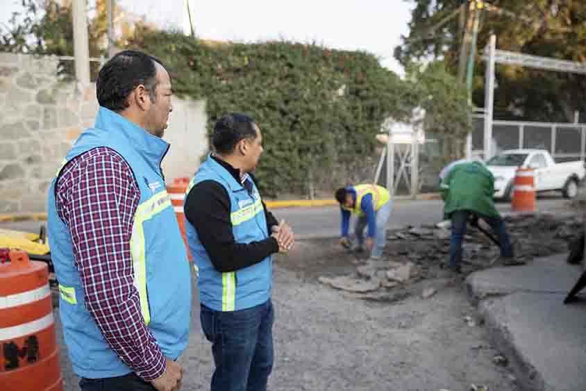Roberto Cabrera refuerza vialidades con bacheo en La Concepción