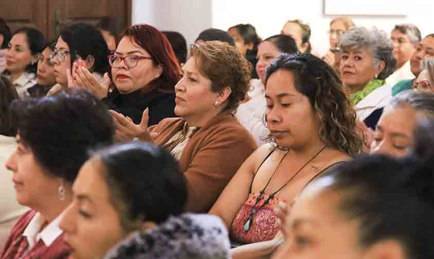 Roberto Cabrera inaugura capacitación “Emprendedoras 2026”