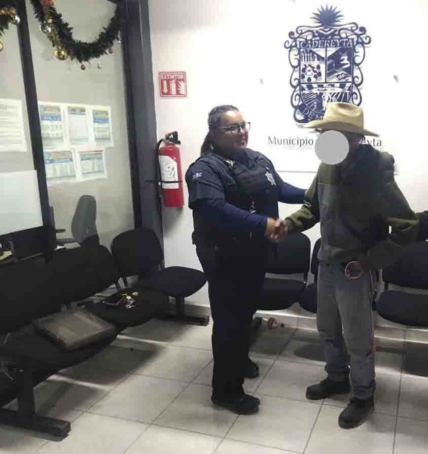 Adulto Extraviado es Localizado y Entregado a su Familia