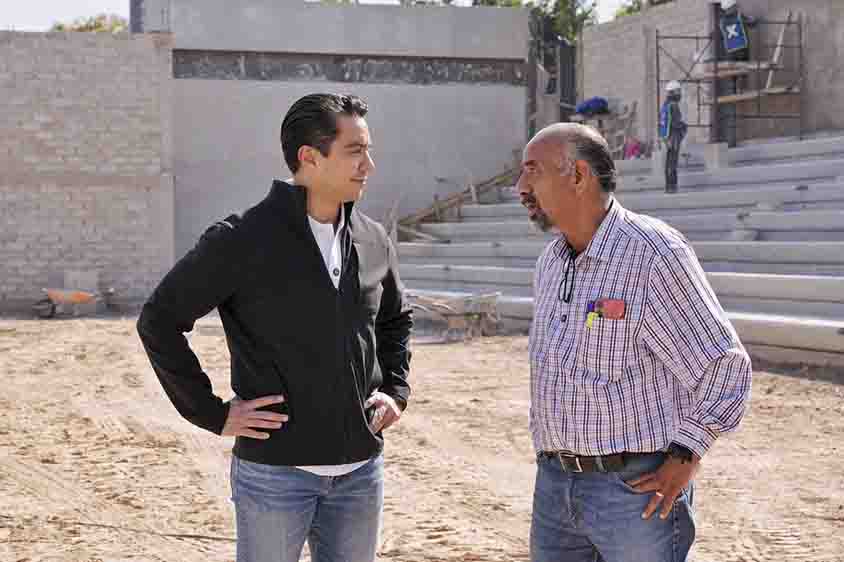 Fortalece Felifer Macías la educación en Lomas de Casablanca con nuevo auditorio escolar