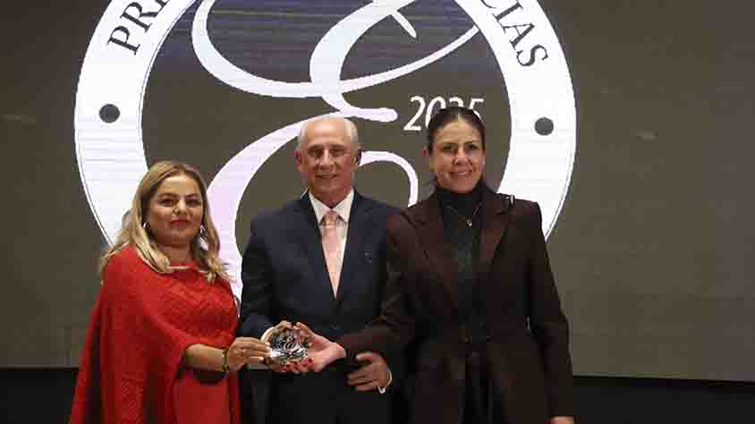 Premian al Camino Iniciático de Santiago en FITUR