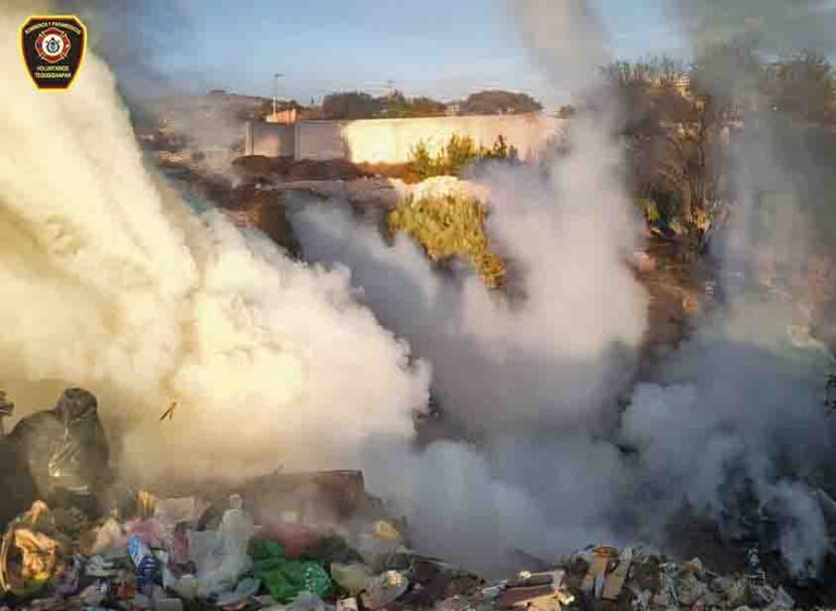 El fuego entre la basura: emergencia controlada en la carretera 120