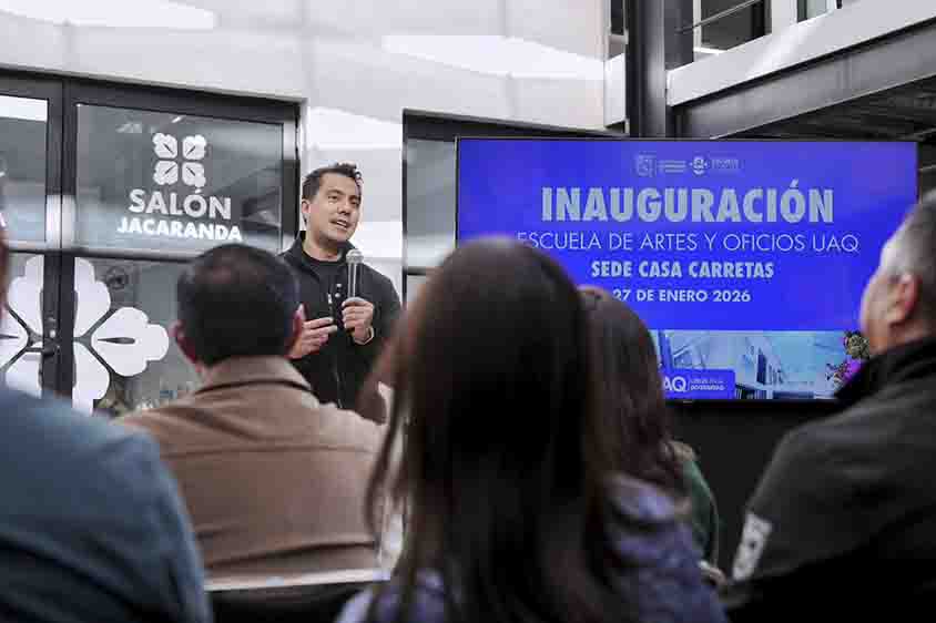 Felifer Macías asiste a inauguración en la UAQ