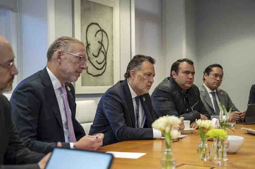 Gobernador impulsa inversión de 215 mdp de Plásticos Durex en gira por España