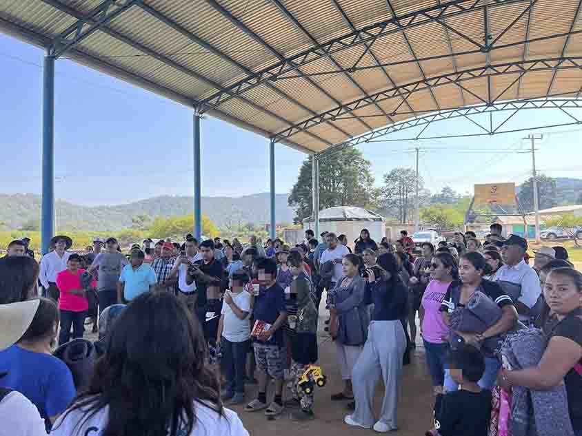 Entregan obra y arrancan tres en La Tinaja, Pinal de Amoles.