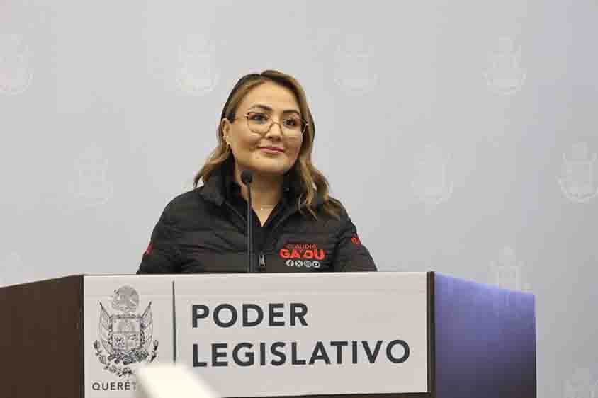 Claudia Díaz pide cancelar plebiscito del teleférico en Querétaro