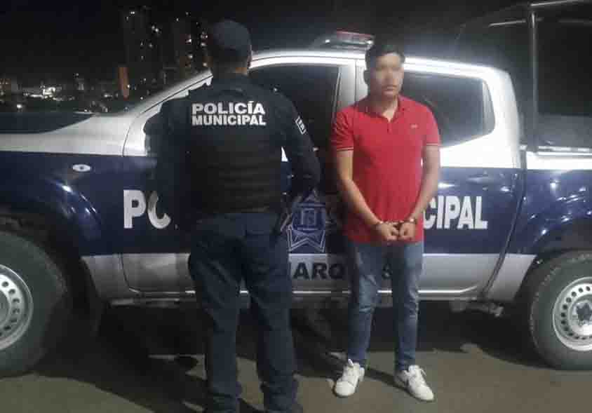 Transitaba en un vehículo con reporte de robo por la carretera federal 57 y fue detenido en El Marqués