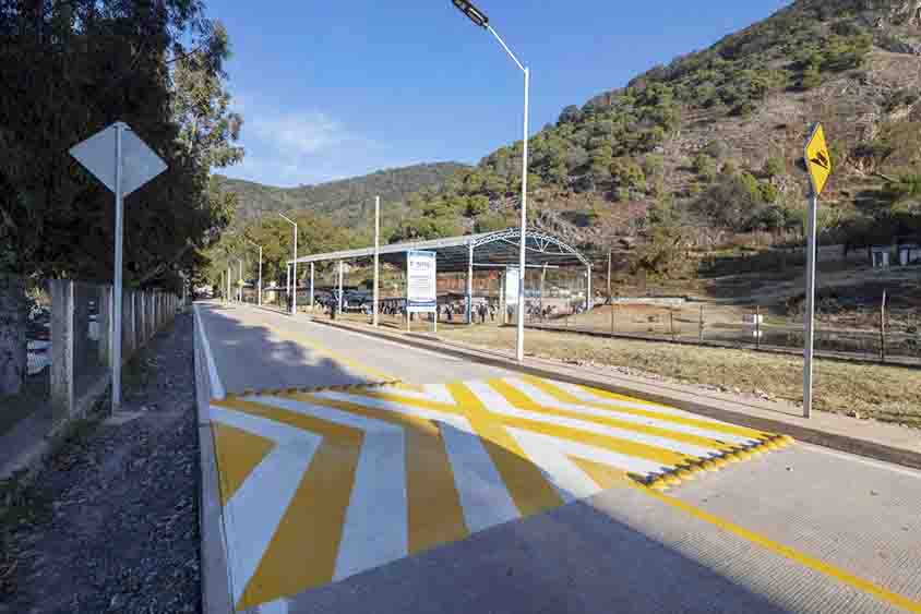 Gobernador entrega modernización del camino Derramadero