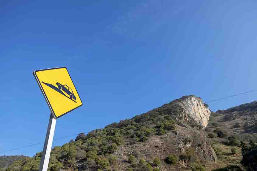 Gobernador entrega modernización del camino Derramadero