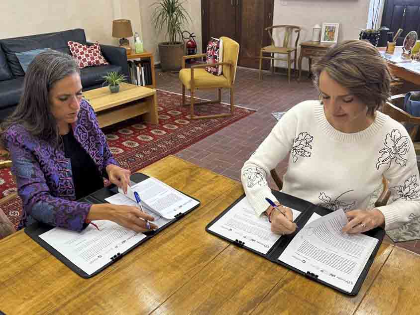 La secretaria de Cultura del estado de Querétaro, Ana Paola López Birlain, y la directora general del Instituto Municipal de Arte y Cultura de Puebla, Anel Nochebuena Escobar, firmaron un convenio de colaboración para impulsar acciones, proyectos y actividades conjuntas en materia cultural.