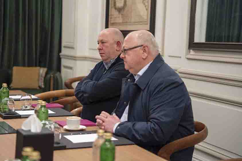 Gobernador se reúne con directivos de Grupo Ramón García