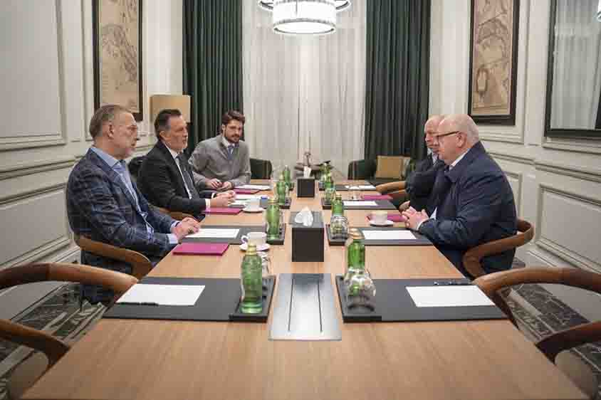 Gobernador se reúne con directivos de Grupo Ramón García