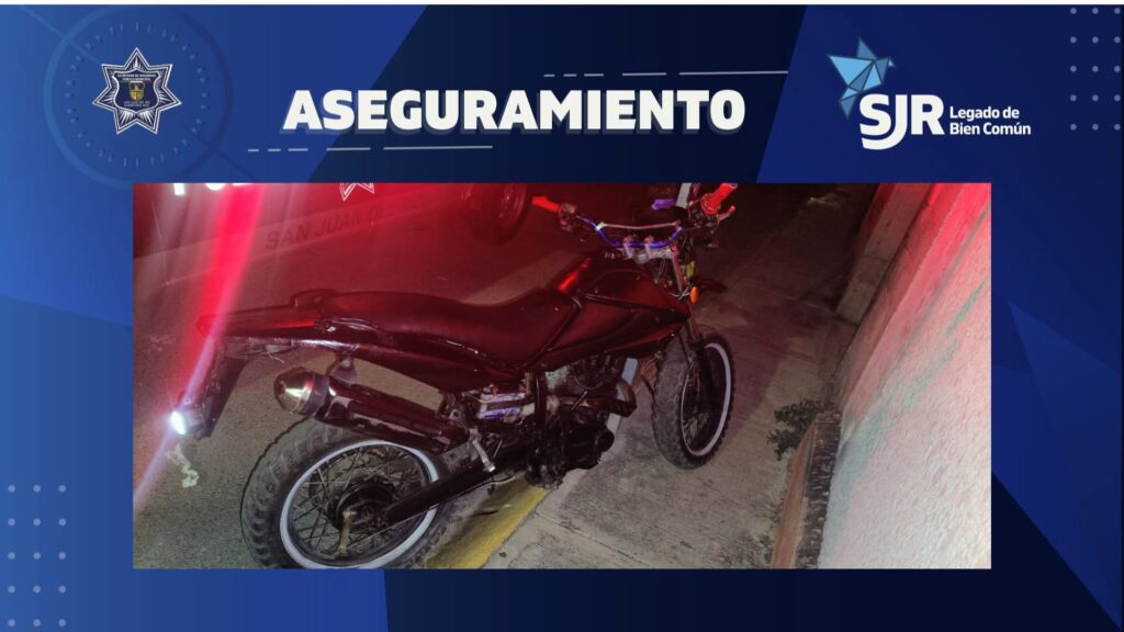 Aseguran motocicleta con reporte de robo en Granjas Banthi, San Juan del Río