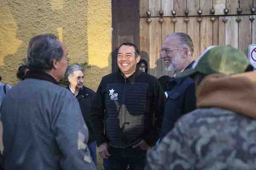 Roberto Cabrera comparte Rosca de Reyes con voceadores