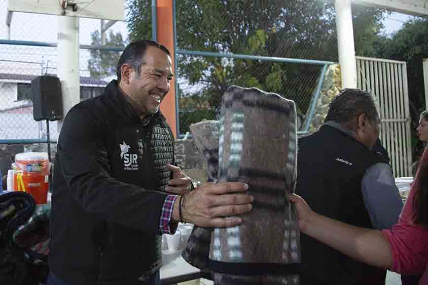 Gina Sánchez y Roberto Cabrera apoyan a familias de La Fátima