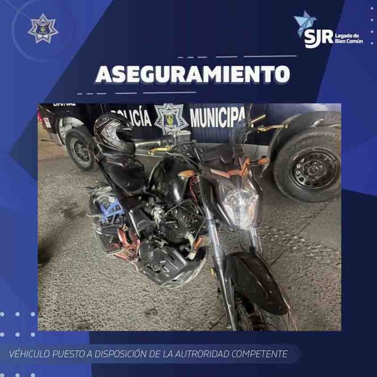 Aseguran motocicleta robada en Jardines del Valle