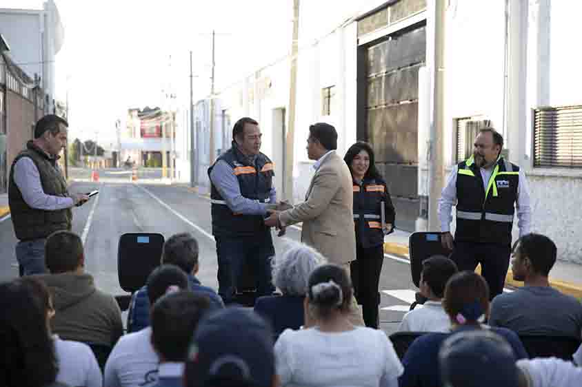 Roberto Cabrera entrega rehabilitación de calle 2 Poniente en Valle de Oro con una inversión de más de 4 mdp