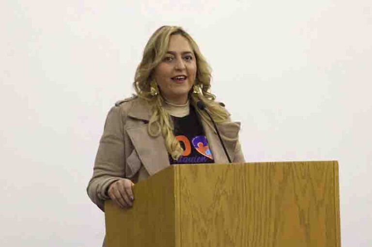 Ginna Guzmán y Perla Flores encabezan foro sobre autismo