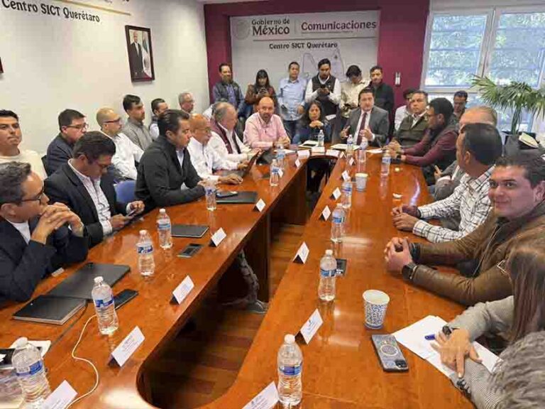 Instalan mesa de atención por tren en Querétaro