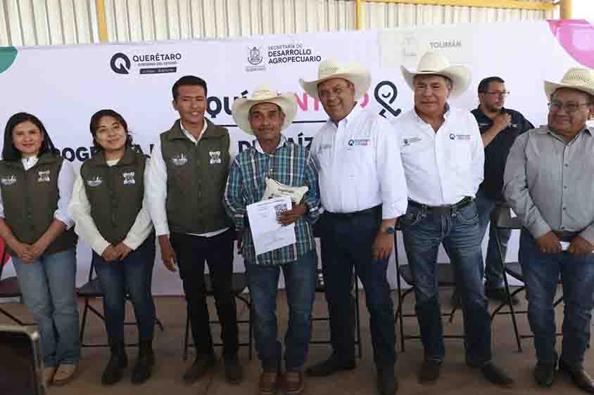 Entrega SEDEA apoyos por sequía en Peñamiller y Tolimán