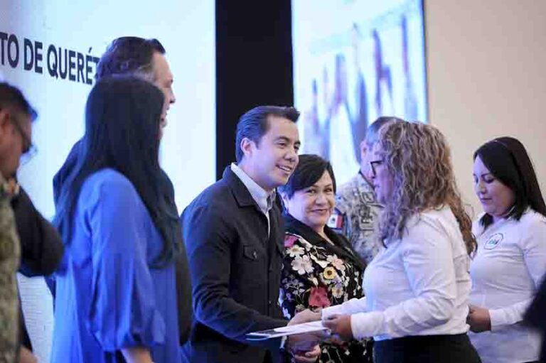 Macías asiste a aniversario del Centro de Prevención