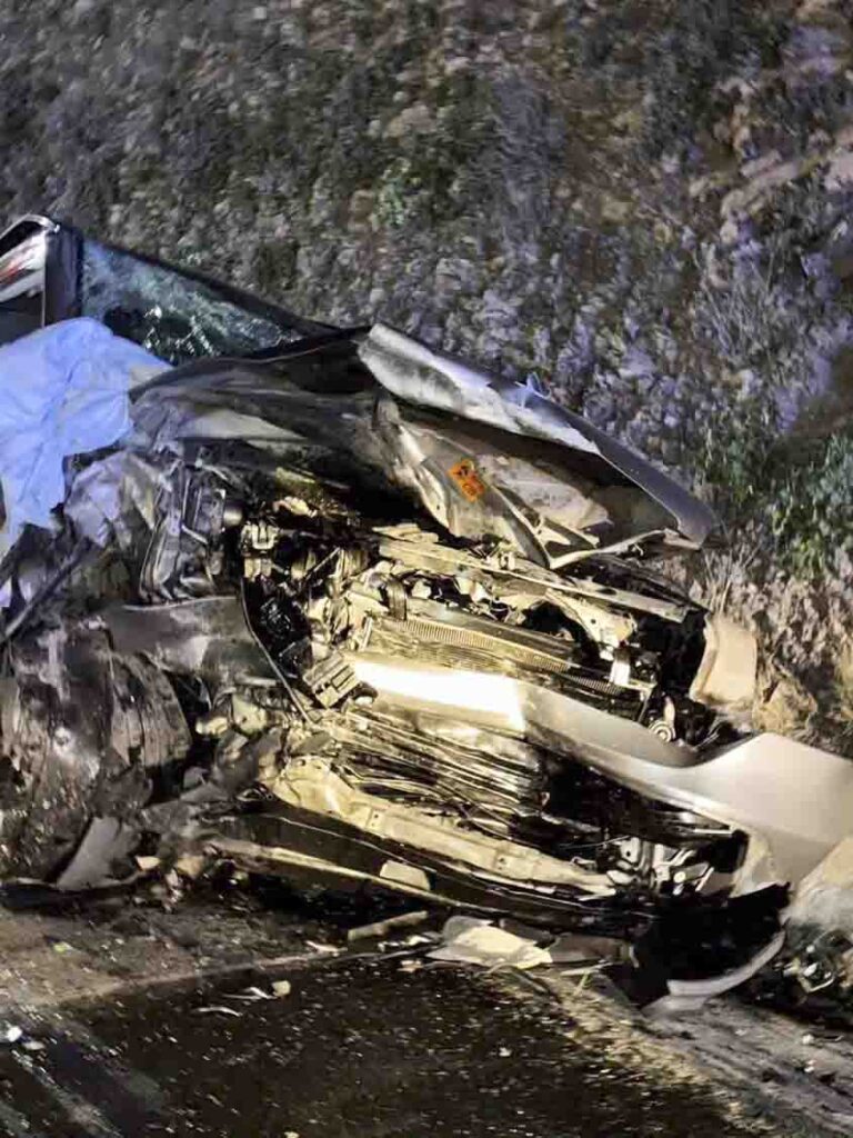 Curva, sirenas y asfalto mojado: la noche en la Estatal 100