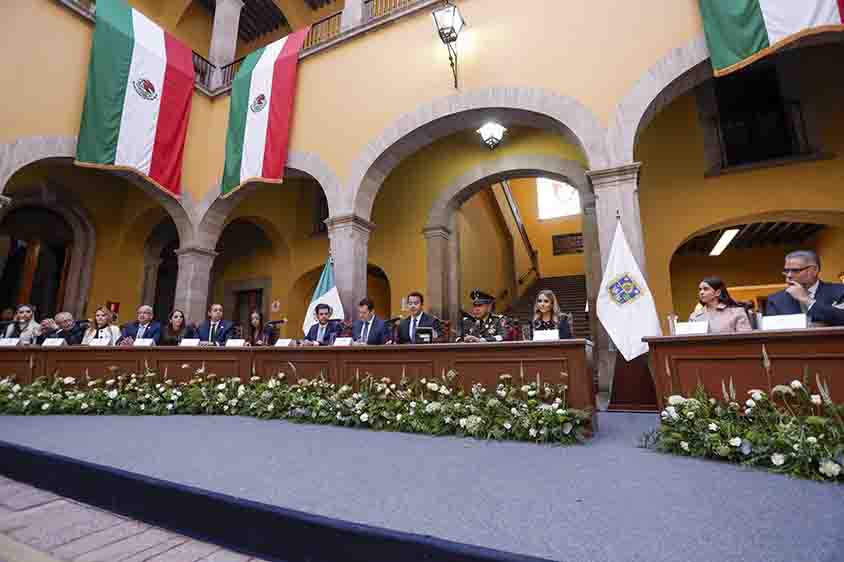 Encabeza Felifer Macías sesión solemne de Cabildo con el Ejército Mexicano y Fuerza Aérea