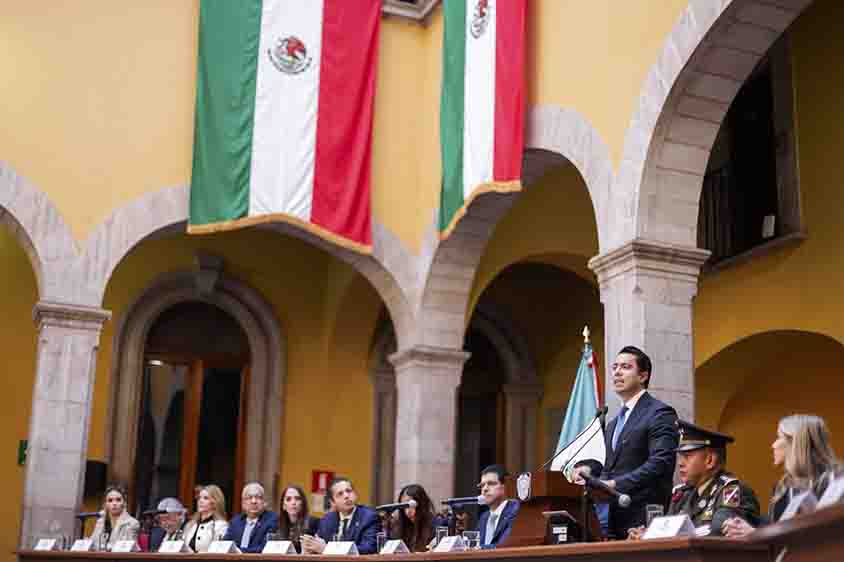 Encabeza Felifer Macías sesión solemne de Cabildo con el Ejército Mexicano y Fuerza Aérea