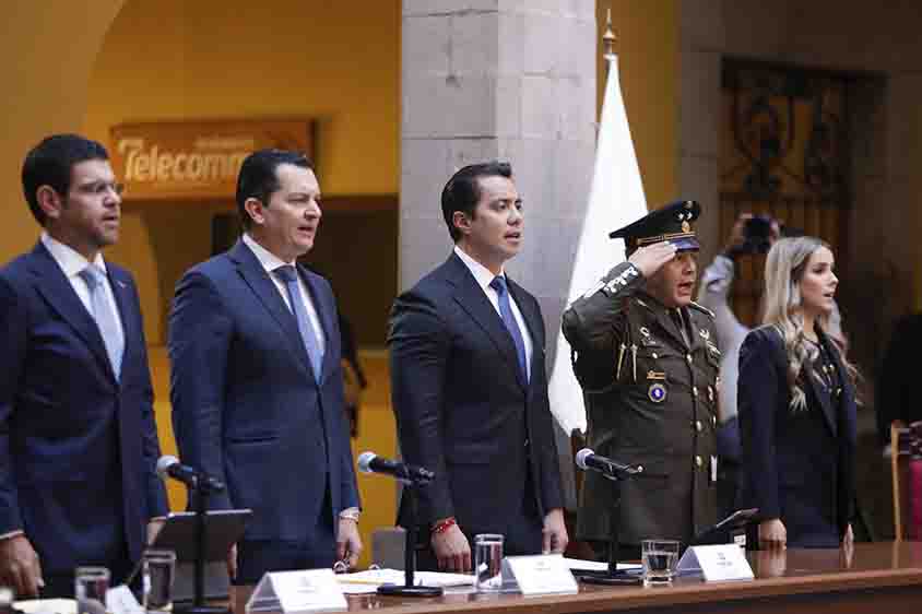 Encabeza Felifer Macías sesión solemne de Cabildo con el Ejército Mexicano y Fuerza Aérea