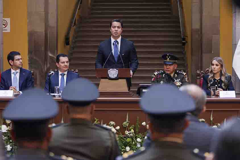 Encabeza Felifer Macías sesión solemne de Cabildo con el Ejército Mexicano y Fuerza Aérea