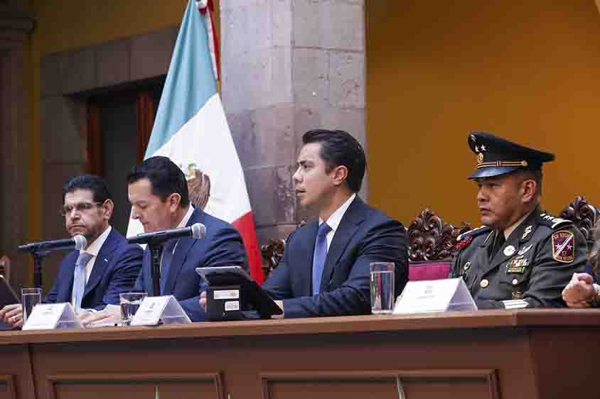 Encabeza Felifer Macías sesión solemne de Cabildo con el Ejército Mexicano y Fuerza Aérea