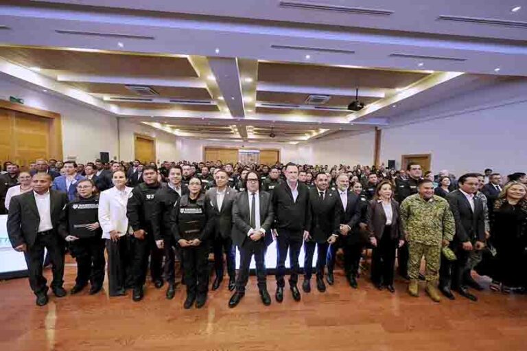 Entrega de constancias en curso de profesionalización