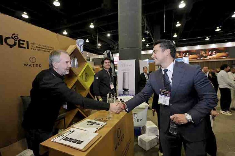 Acude Felifer Macías a la FIIE COPARMEX 2026