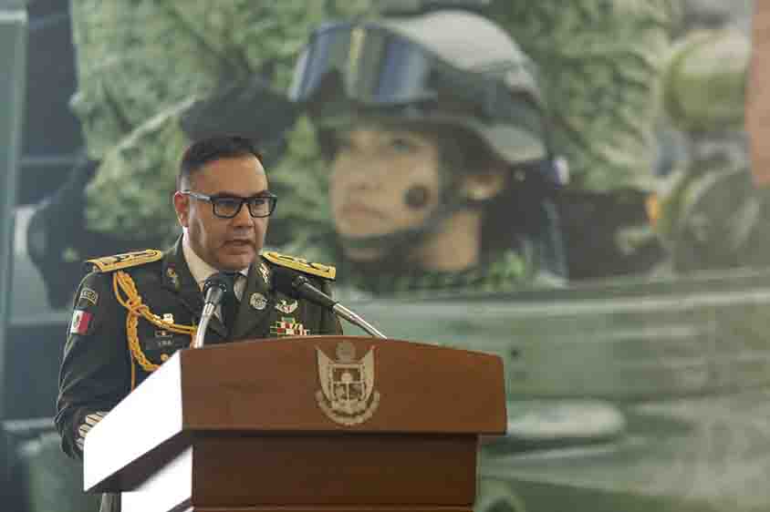 Felifer Macías acompaña al Gobernador en aniversario del Ejército