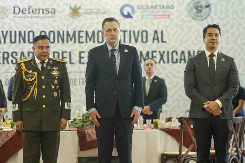 Felifer Macías acompaña al Gobernador en aniversario del Ejército